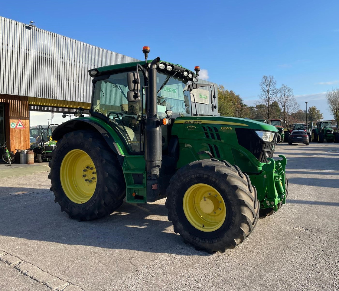 JOHN DEERE 6130 R - Farm tractor: picture 2 JOHN DEERE 6130 R - Farm tractor: picture 2