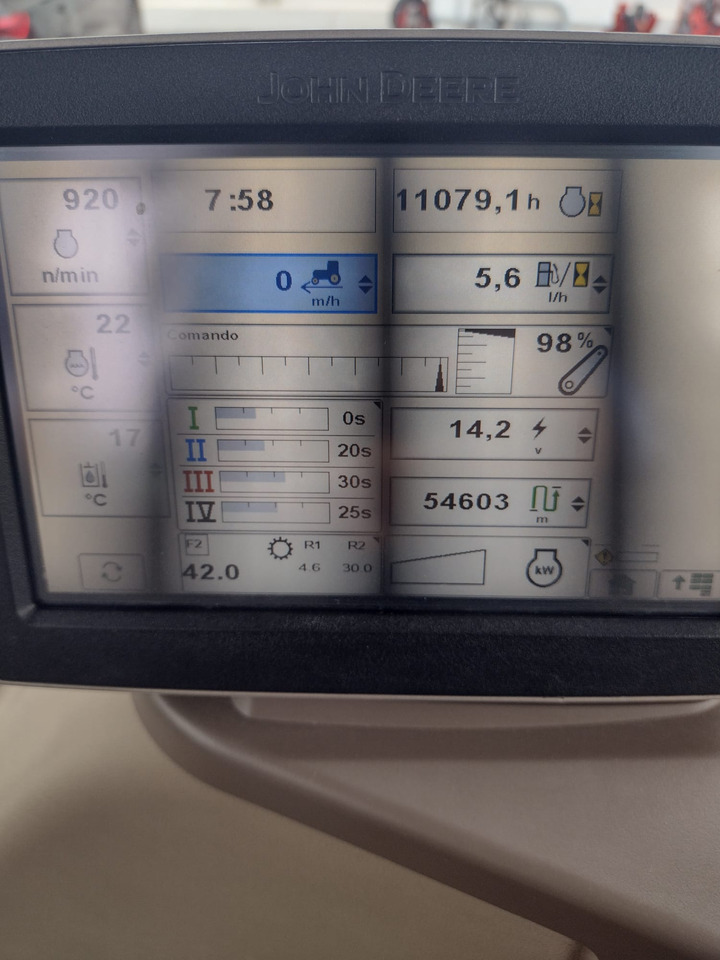 JOHN DEERE 6210 R - Farm tractor: picture 5 JOHN DEERE 6210 R - Farm tractor: picture 5