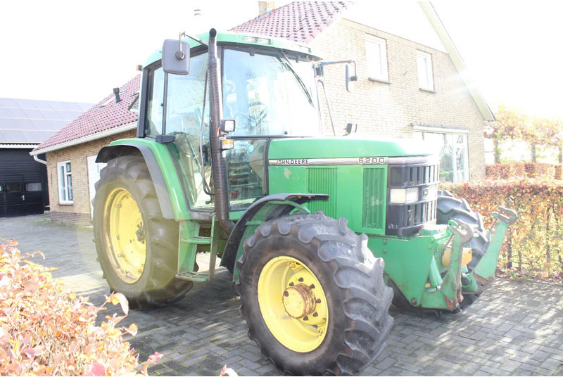 John Deere 6200 - Farm tractor: picture 1 John Deere 6200 - Farm tractor: picture 1