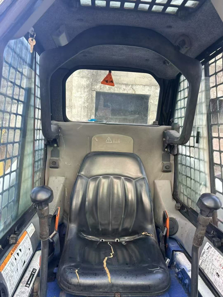 Skid steer loader BOBCAT s300: picture 9
