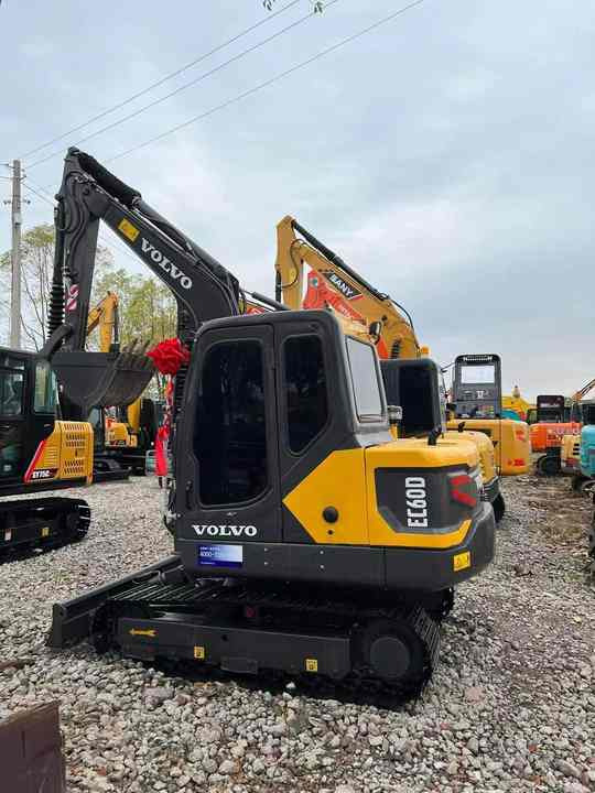 China Brand Used Volvo EC60D Mini Excavator 6ton Crawler Earth Digger Machine for Sale - Crawler excavator: picture 3 China Brand Used Volvo EC60D Mini Excavator 6ton Crawler Earth Digger Machine for Sale - Crawler excavator: picture 3