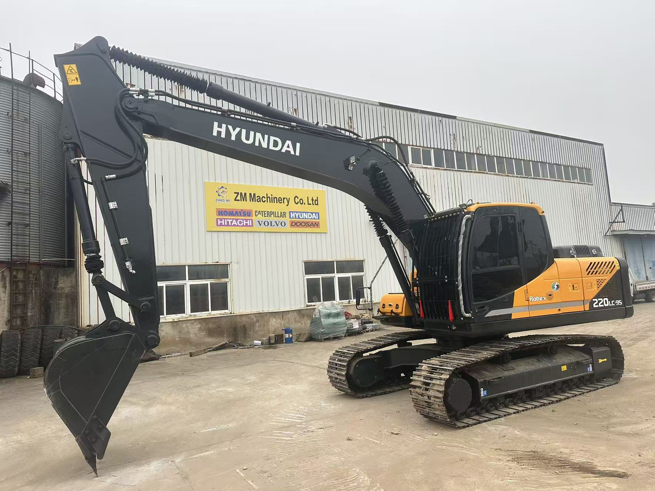 Hyundai 220-9s - Crawler excavator: picture 3 Hyundai 220-9s - Crawler excavator: picture 3