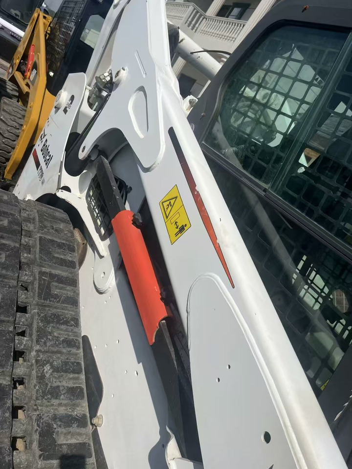 BOBCAT T770 - Scissor lift: picture 2 BOBCAT T770 - Scissor lift: picture 2