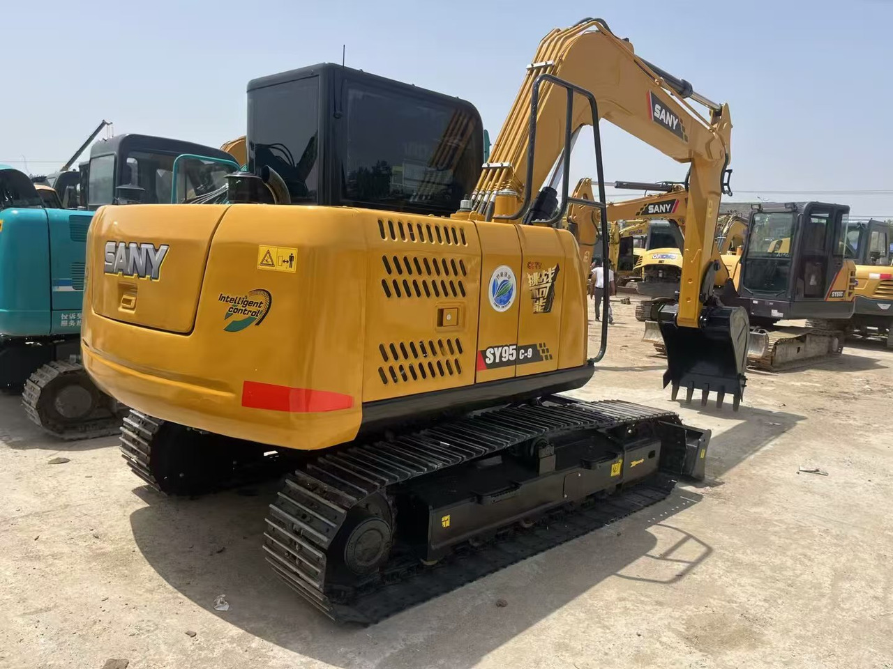 CATERPILLAR 323D2L - Crawler excavator: picture 1 CATERPILLAR 323D2L - Crawler excavator: picture 1