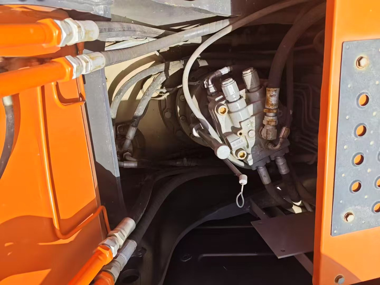 Crawler excavator HITACHI ZAXIS 160: picture 7