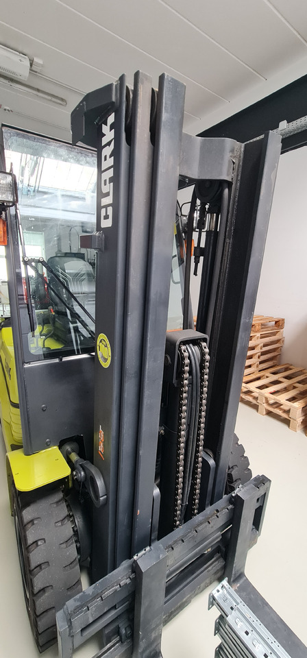 CLARK GTX 25L - LPG forklift: picture 2 CLARK GTX 25L - LPG forklift: picture 2