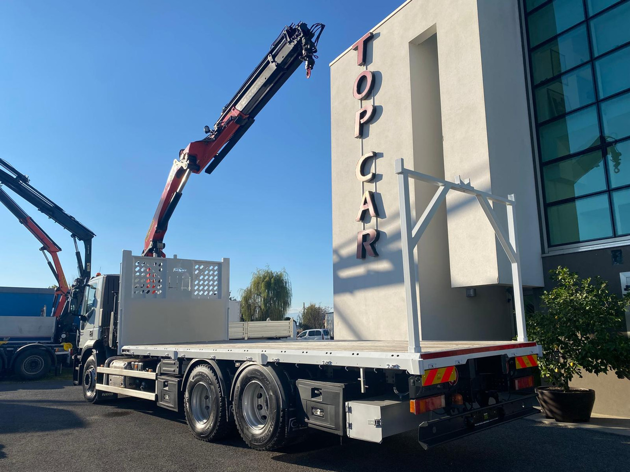 IVECO AD260S36 - Crane truck: picture 4 IVECO AD260S36 - Crane truck: picture 4