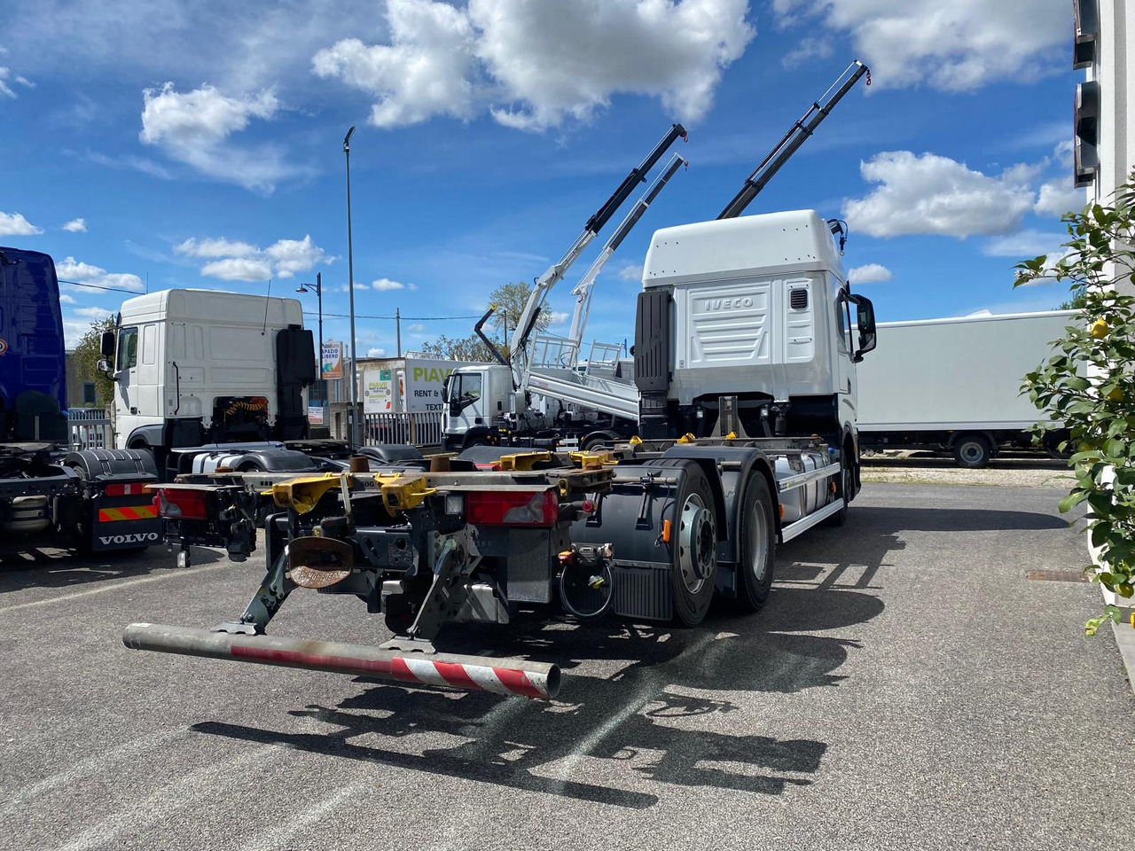 IVECO S-WAY AS260S48 - Cab chassis truck: picture 4 IVECO S-WAY AS260S48 - Cab chassis truck: picture 4