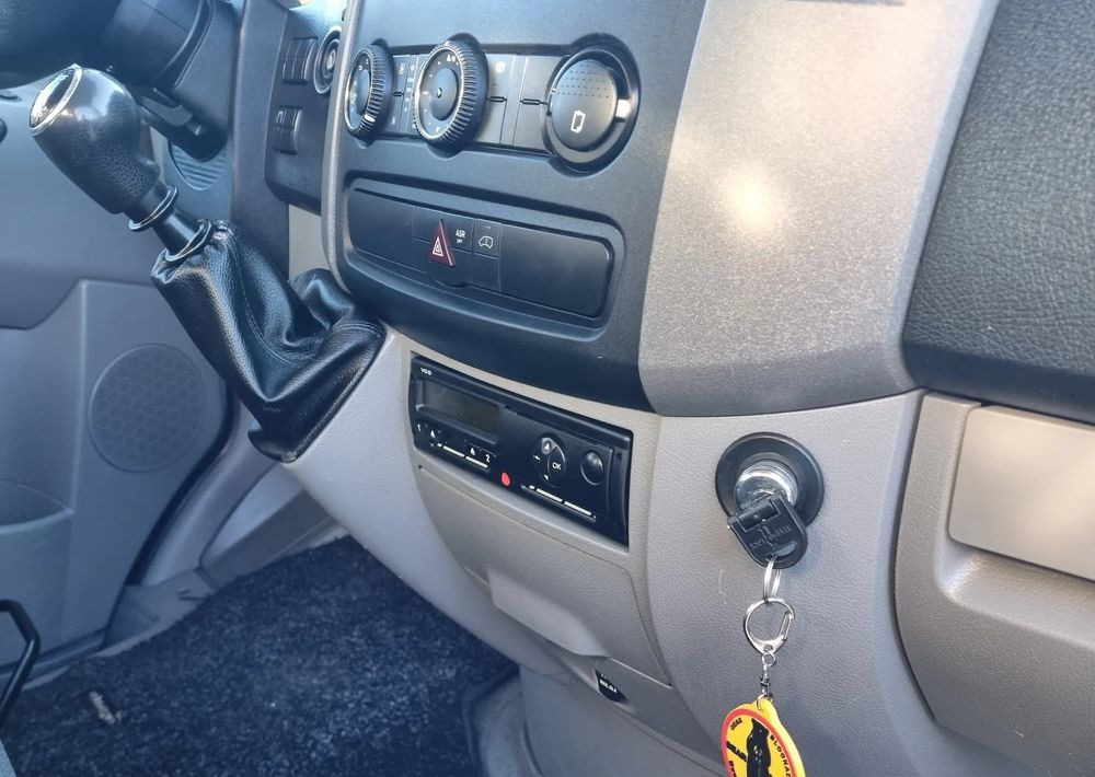 Box van Volkswagen Crafter: picture 17