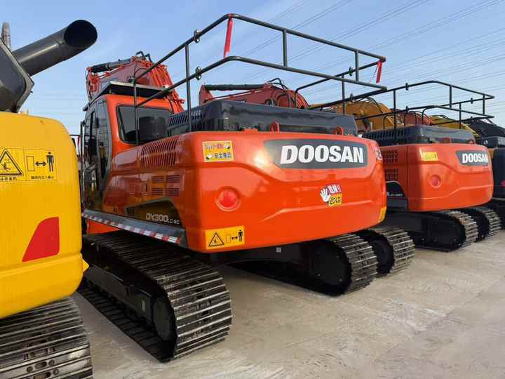 Leasing of  Original Used DOOSAN DX300LC-9C Excavator 30 Ton Large Excavator Digger With Cheap Price,certified by EPA and CE DOOSAN ENGINE. [ Copy ] Original Used DOOSAN DX300LC-9C Excavator 30 Ton Large Excavator Digger With Cheap Price,certified by EPA and CE DOOSAN ENGINE. [ Copy ]: picture 6