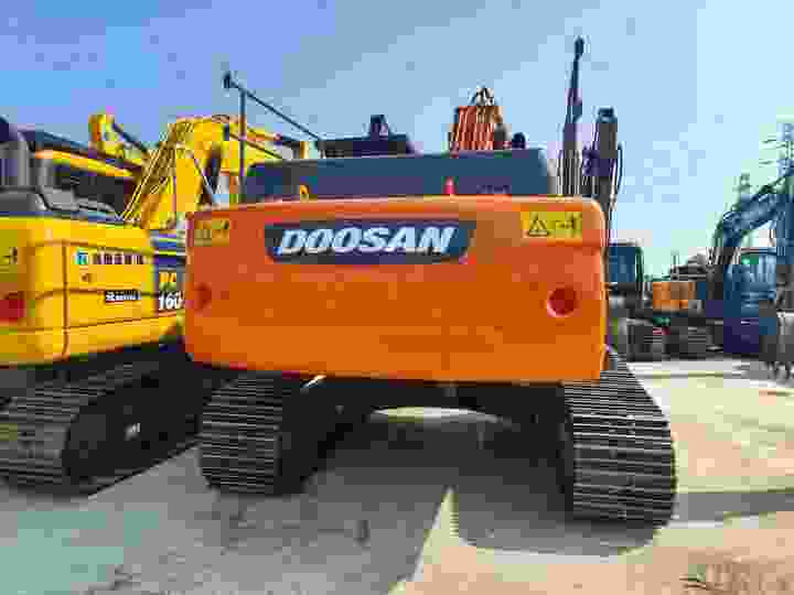 Used Doosan DX300, its original quality has withstood the test. It offers high - efficiency operation at a lower cost.Hard work. - Crawler excavator: picture 3 Used Doosan DX300, its original quality has withstood the test. It offers high - efficiency operation at a lower cost.Hard work. - Crawler excavator: picture 3