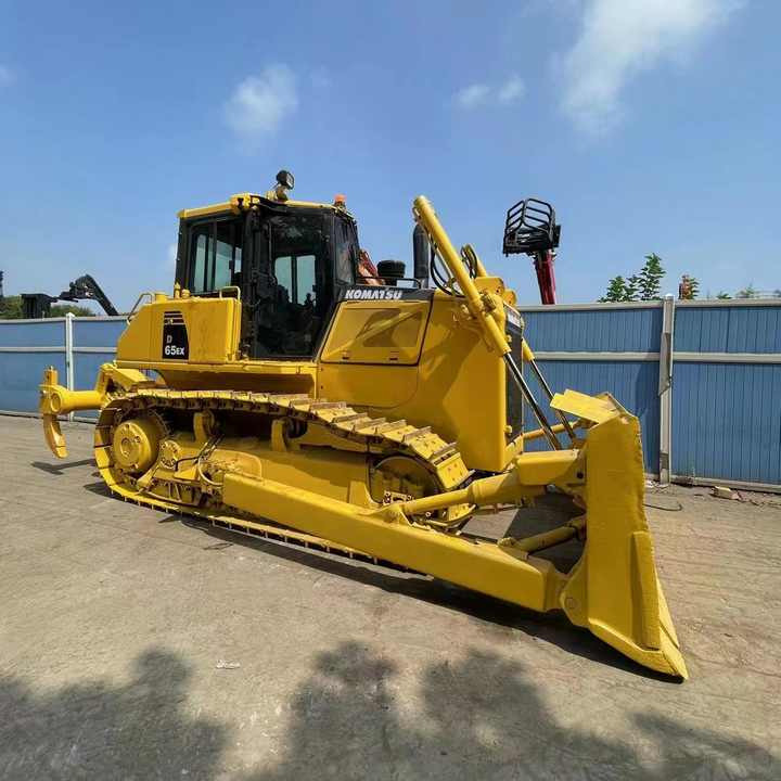 Used Komatsu Bulldozer D65 Strong Power Komatsu D65 Track Dozer for Sale - Bulldozer: picture 4 Used Komatsu Bulldozer D65 Strong Power Komatsu D65 Track Dozer for Sale - Bulldozer: picture 4