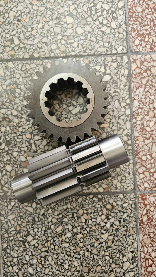 Wał koło zębate mostu kombajn Deutz Fahr 0.900.7773.7 0.900.1549.3 - Transmission for Agricultural machinery: picture 1 Wał koło zębate mostu kombajn Deutz Fahr 0.900.7773.7 0.900.1549.3 - Transmission for Agricultural machinery: picture 1