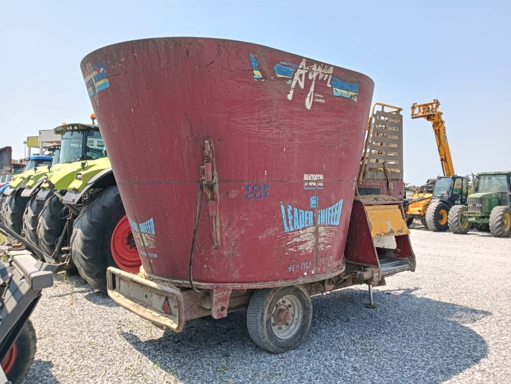 AGM W14 MC  - Forage mixer wagon: picture 2 AGM W14 MC  - Forage mixer wagon: picture 2