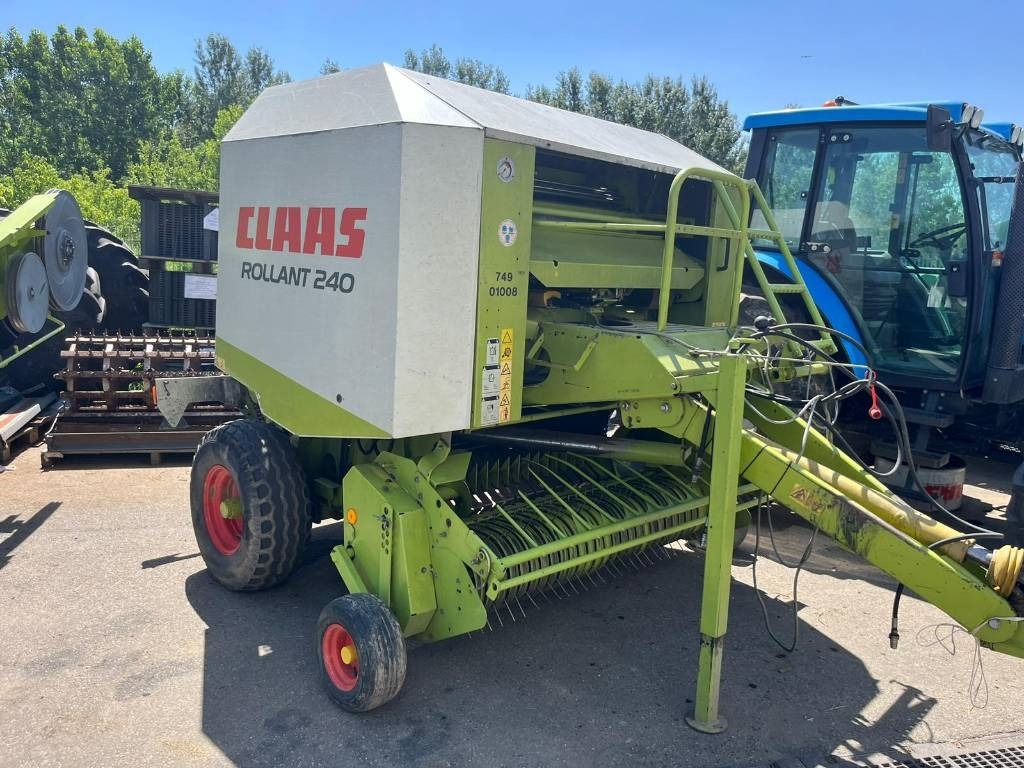 Claas Rollant 240 - Round baler: picture 1 Claas Rollant 240 - Round baler: picture 1