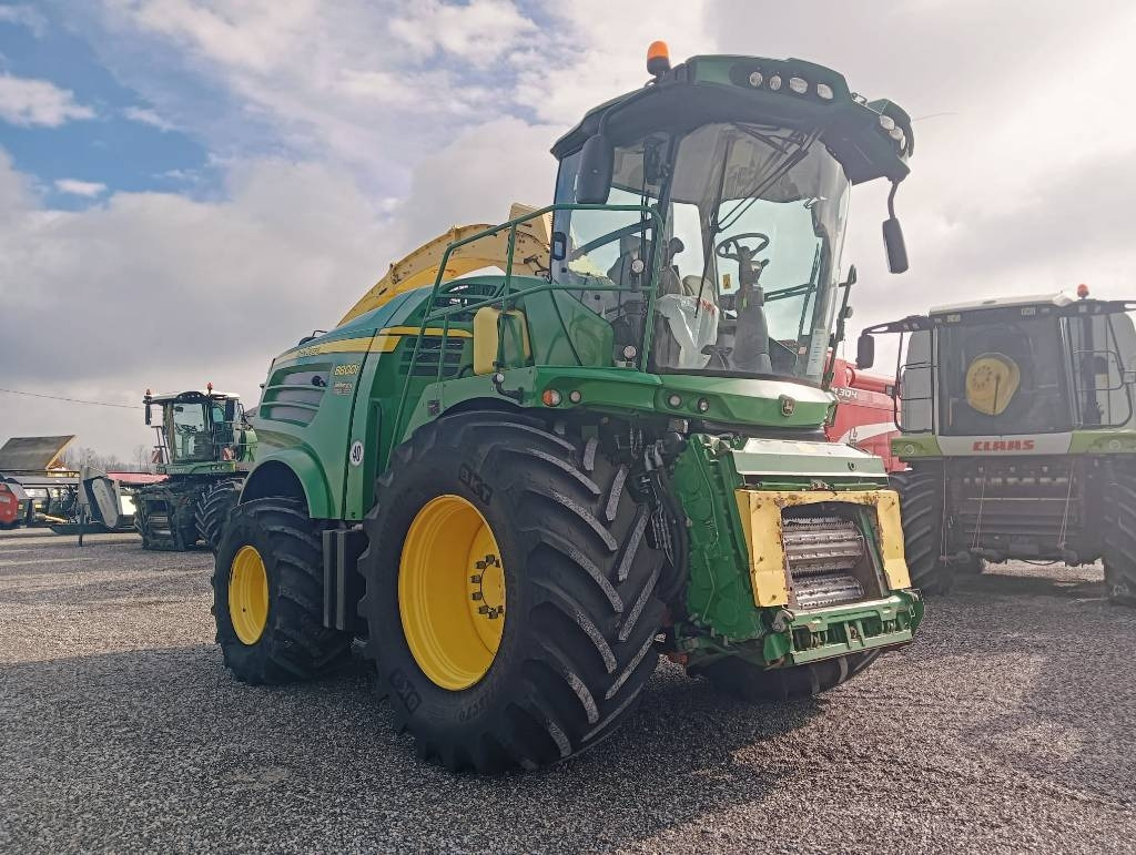 John Deere 8800 - Forage harvester: picture 1 John Deere 8800 - Forage harvester: picture 1