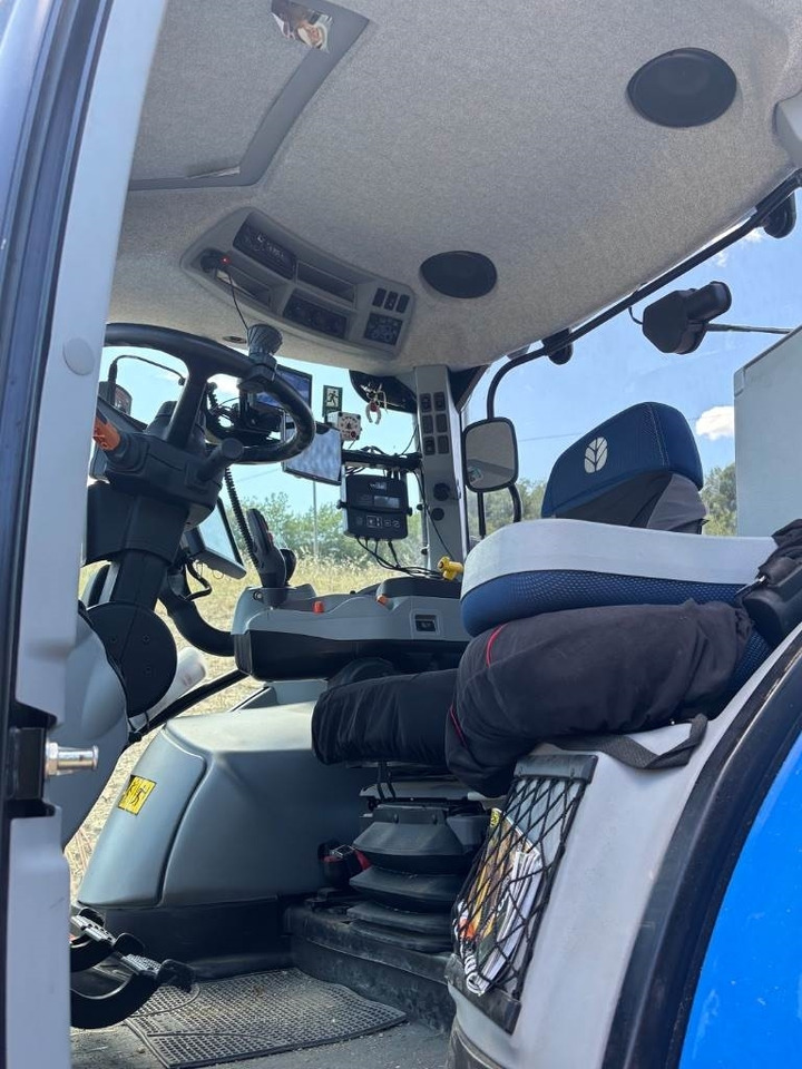 New Holland T6.165  - Farm tractor: picture 4 New Holland T6.165  - Farm tractor: picture 4