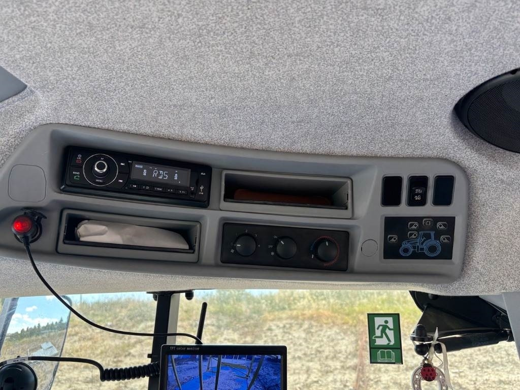 New Holland T6.165  - Farm tractor: picture 5 New Holland T6.165  - Farm tractor: picture 5