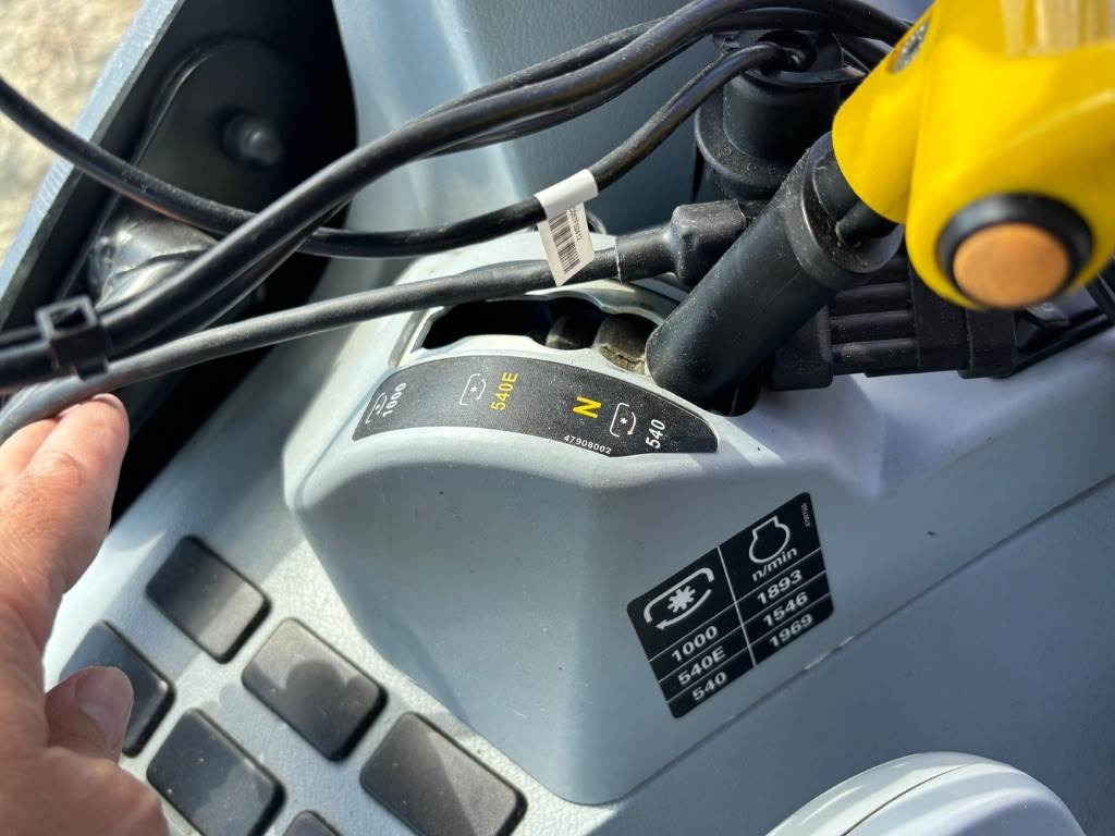 New Holland T6.165  - Farm tractor: picture 2 New Holland T6.165  - Farm tractor: picture 2