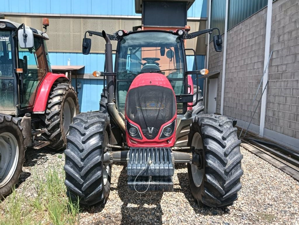 Farm tractor Valtra A 114: picture 13