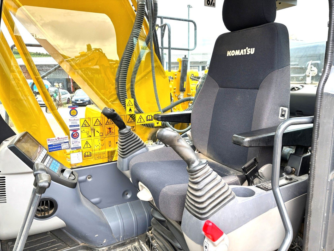 Komatsu PC210LC-11E0 - Crawler excavator: picture 3 Komatsu PC210LC-11E0 - Crawler excavator: picture 3