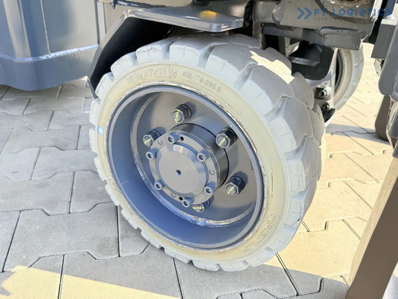 Aisle Master Combilift AISLE MASTER 20SHE / ARTICULATED FORKLIFT / TRIPLEX 8500MM / ELECTRIC / FREE LIFT / SIDE SHIFT / NEW TYRES / ONLY 1176 - Electric forklift: picture 5 Aisle Master Combilift AISLE MASTER 20SHE / ARTICULATED FORKLIFT / TRIPLEX 8500MM / ELECTRIC / FREE LIFT / SIDE SHIFT / NEW TYRES / ONLY 1176 - Electric forklift: picture 5