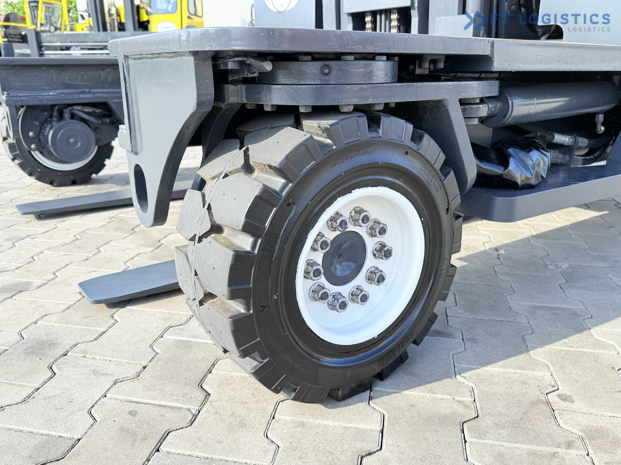 COMBILIFT C4000 / GAS / DUPLEX - 4100MM / SIDE SHIFT / FREE LIFT / FULL HEATED CABIN / ONLY 4223 HOURS / CONDITION – LIKE NEW! - 4-way reach truck: picture 5 COMBILIFT C4000 / GAS / DUPLEX - 4100MM / SIDE SHIFT / FREE LIFT / FULL HEATED CABIN / ONLY 4223 HOURS / CONDITION – LIKE NEW! - 4-way reach truck: picture 5