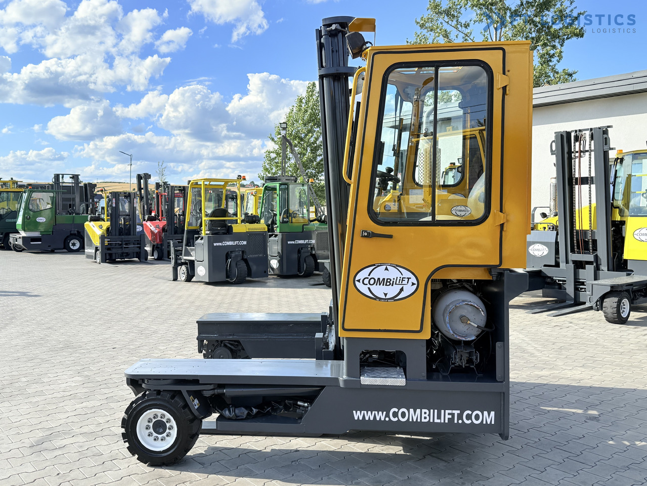 COMBILIFT C4000 / GAS / DUPLEX - 4100MM / SIDE SHIFT / FREE LIFT / FULL HEATED CABIN / ONLY 4223 HOURS / CONDITION – LIKE NEW! - 4-way reach truck: picture 4 COMBILIFT C4000 / GAS / DUPLEX - 4100MM / SIDE SHIFT / FREE LIFT / FULL HEATED CABIN / ONLY 4223 HOURS / CONDITION – LIKE NEW! - 4-way reach truck: picture 4