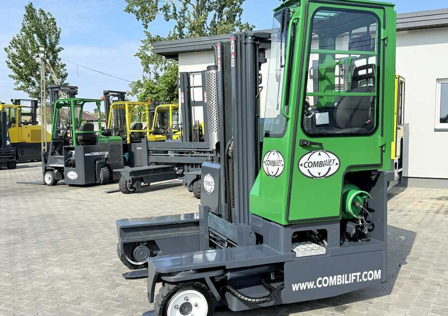Combilift C2500 / LPG / TRIPLEX 4900 mm / Free Lift / Only 2,446 Operating Hours / Fork Positioner / Full Cabin / Excellent Condition. Wide range of multidirectional and sideloader forklifts available - 4-way reach truck: picture 3 Combilift C2500 / LPG / TRIPLEX 4900 mm / Free Lift / Only 2,446 Operating Hours / Fork Positioner / Full Cabin / Excellent Condition. Wide range of multidirectional and sideloader forklifts available - 4-way reach truck: picture 3