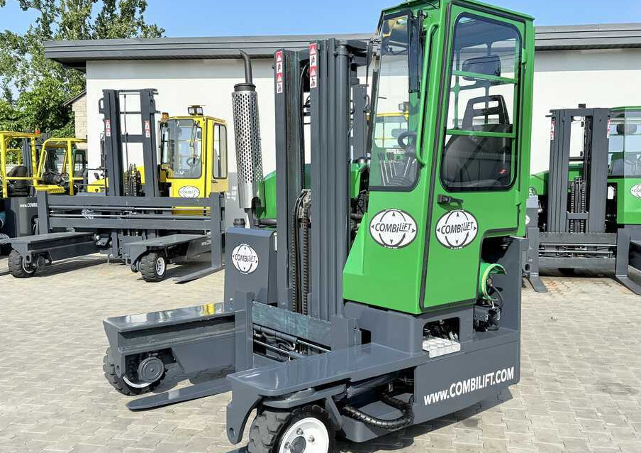 Combilift C2500 / LPG / TRIPLEX 4900 mm / Free Lift / Only 2,446 Operating Hours / Fork Positioner / Full Cabin / Excellent Condition. Wide range of multidirectional and sideloader forklifts available - 4-way reach truck: picture 2 Combilift C2500 / LPG / TRIPLEX 4900 mm / Free Lift / Only 2,446 Operating Hours / Fork Positioner / Full Cabin / Excellent Condition. Wide range of multidirectional and sideloader forklifts available - 4-way reach truck: picture 2