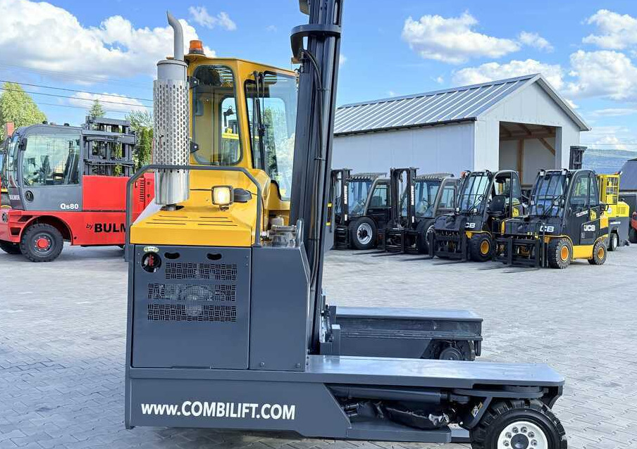 Combilift C4000 / GAS / DUPLEX - 4100MM / SIDE SHIFT / FREE LIFT / FULL HEATED CABIN / ONLY 4223 HOURS / CONDITION – LIKE NEW! - 4-way reach truck: picture 5 Combilift C4000 / GAS / DUPLEX - 4100MM / SIDE SHIFT / FREE LIFT / FULL HEATED CABIN / ONLY 4223 HOURS / CONDITION – LIKE NEW! - 4-way reach truck: picture 5