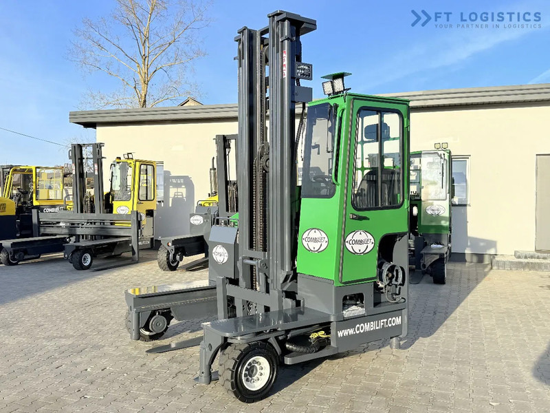 Combilift C4000 / GAS / TRIPLEX - 6900MM / FREE-LIFT / FULL CABIN C4000 / GAS / TRIPLEX - 6900MM / FREE-LIFT / FULL CABIN - 4-way reach truck: picture 1 Combilift C4000 / GAS / TRIPLEX - 6900MM / FREE-LIFT / FULL CABIN C4000 / GAS / TRIPLEX - 6900MM / FREE-LIFT / FULL CABIN - 4-way reach truck: picture 1
