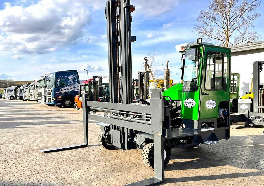 Combilift C5000XL / LPG / AIR CONDITIONING / WIDE POSITIONER / DUPLEX MAST / ADJUSTABLE FORKS / NEW TIRES / EXCELLENT CONDITION! - 4-way reach truck: picture 1 Combilift C5000XL / LPG / AIR CONDITIONING / WIDE POSITIONER / DUPLEX MAST / ADJUSTABLE FORKS / NEW TIRES / EXCELLENT CONDITION! - 4-way reach truck: picture 1