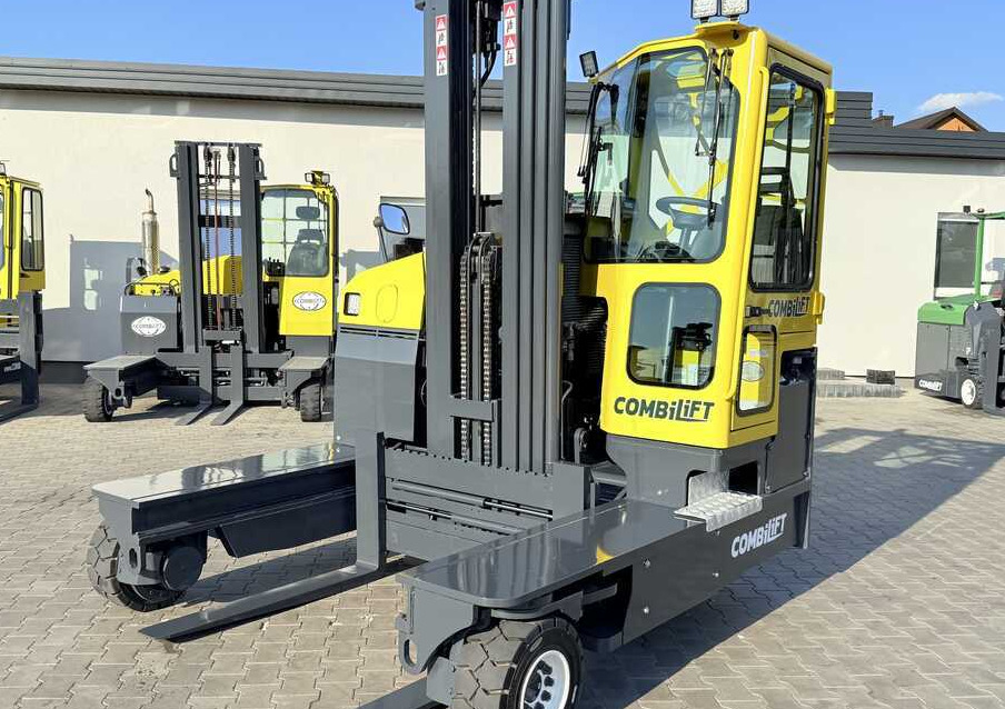 Combilift Combilift C5000 / DIESEL / TRIPLEX 6000MM / FREE LIFT / FORK POSITIONER / BUILT-IN SCALE / HEATING / FULL CABIN / PERFECT CONDITION We offer a wide range of four-way and side loaders, tailor - 4-way reach truck: picture 3 Combilift Combilift C5000 / DIESEL / TRIPLEX 6000MM / FREE LIFT / FORK POSITIONER / BUILT-IN SCALE / HEATING / FULL CABIN / PERFECT CONDITION We offer a wide range of four-way and side loaders, tailor - 4-way reach truck: picture 3