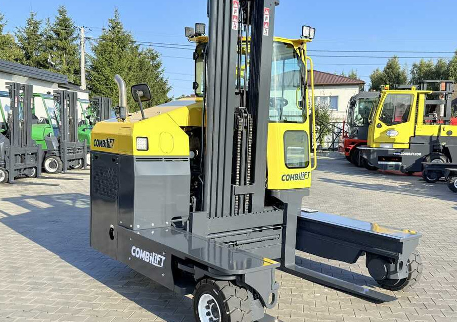 Combilift Combilift C5000 / DIESEL / TRIPLEX 6000MM / FREE LIFT / FORK POSITIONER / BUILT-IN SCALE / HEATING / FULL CABIN / PERFECT CONDITION We offer a wide range of four-way and side loaders, tailor - 4-way reach truck: picture 5 Combilift Combilift C5000 / DIESEL / TRIPLEX 6000MM / FREE LIFT / FORK POSITIONER / BUILT-IN SCALE / HEATING / FULL CABIN / PERFECT CONDITION We offer a wide range of four-way and side loaders, tailor - 4-way reach truck: picture 5