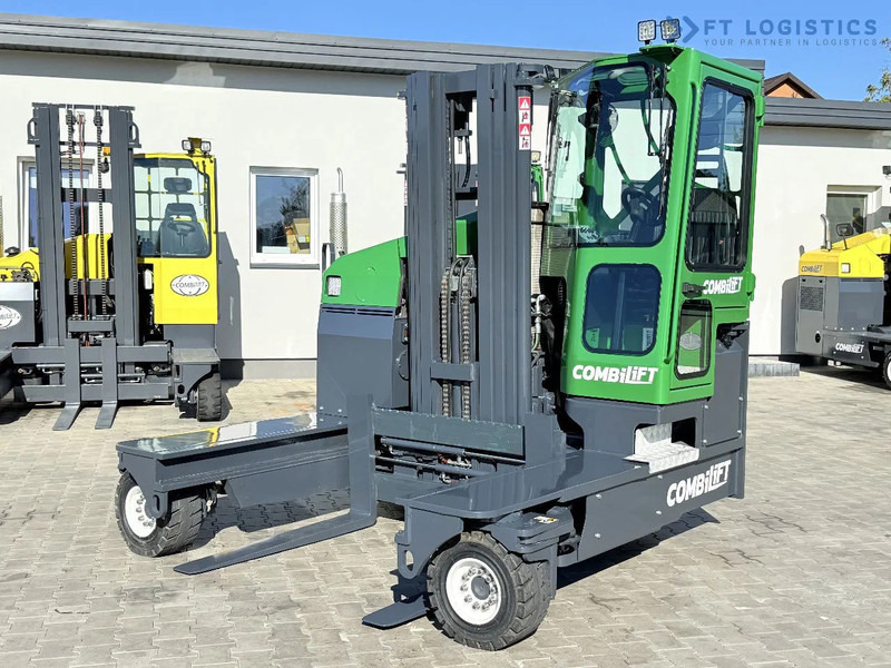 Combilift Combilift FOUR-WAY MULTIDIRECTIONAL FORKLIFT C4500 / DIESEL / TRIPLEX 4900MM / ONLY 4854 HOURS / FORK POSITIONER / FULL CABIN – - 4-way reach truck: picture 4 Combilift Combilift FOUR-WAY MULTIDIRECTIONAL FORKLIFT C4500 / DIESEL / TRIPLEX 4900MM / ONLY 4854 HOURS / FORK POSITIONER / FULL CABIN – - 4-way reach truck: picture 4