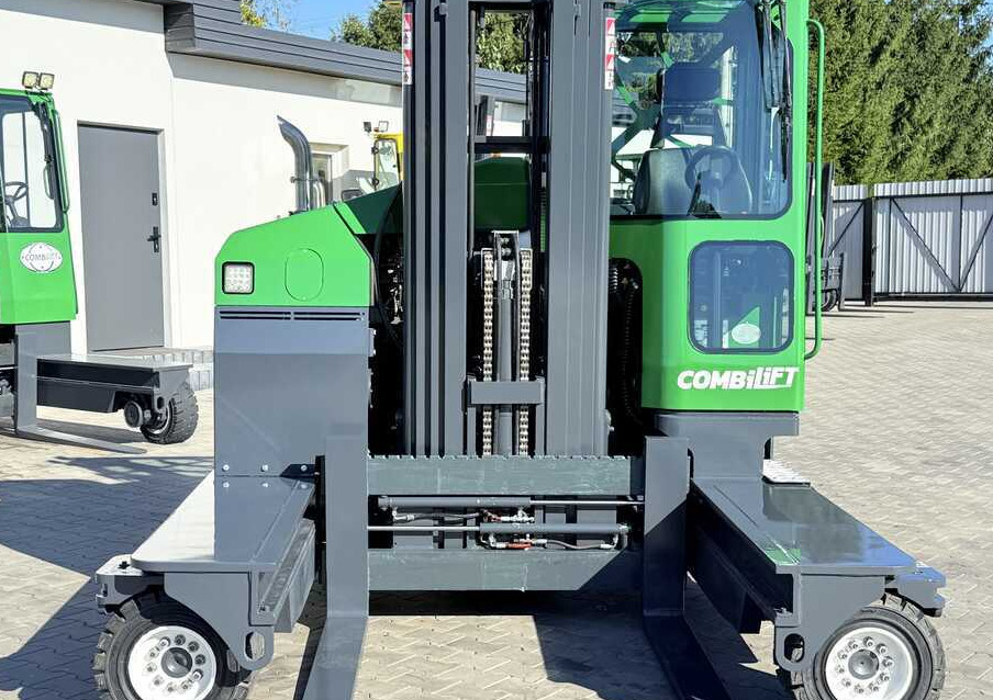 Combilift Combilift Four-Way Multi-Directional Forklift C4500 / Diesel / Triplex 4900 mm / Only 4854 Operating Hours / Fork Positioner / Fully Enclosed Cabin with Heating / Excellent Condition. - 4-way reach truck: picture 3 Combilift Combilift Four-Way Multi-Directional Forklift C4500 / Diesel / Triplex 4900 mm / Only 4854 Operating Hours / Fork Positioner / Fully Enclosed Cabin with Heating / Excellent Condition. - 4-way reach truck: picture 3