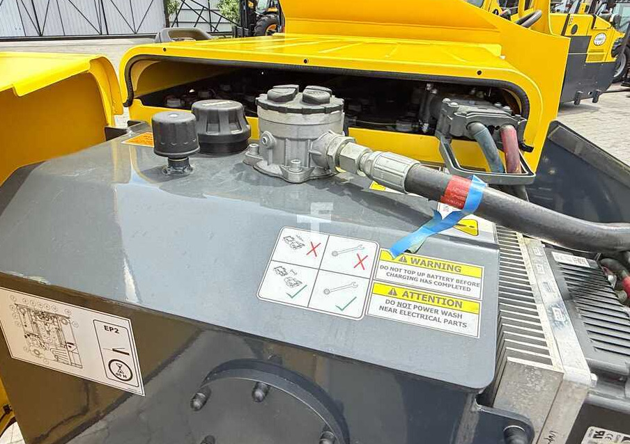 4-way reach truck Combilift MR / ELECTRIC / TRIPLEX – 6000MM / FULL FREE LIFT / WIDE POSITIONER / FORK SIDESHIFT / ONLY 1400 HOURS / LIKE NEW: picture 34