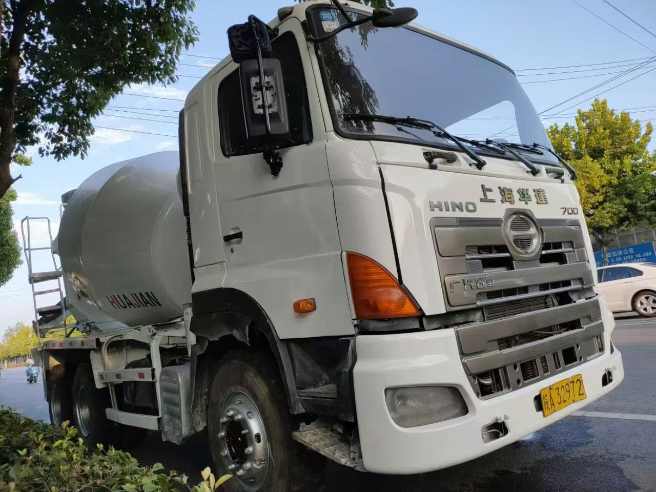 HINO 700 - Tank truck: picture 3 HINO 700 - Tank truck: picture 3