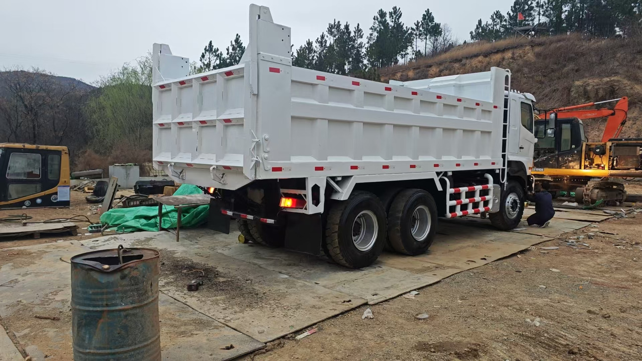 HINO HINO 700 - Tipper: picture 4 HINO HINO 700 - Tipper: picture 4