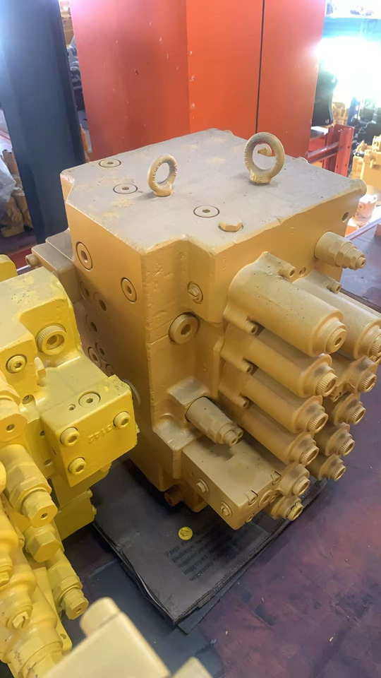 HYUNDAI R210-7 - Hydraulic valve for Excavator: picture 4 HYUNDAI R210-7 - Hydraulic valve for Excavator: picture 4