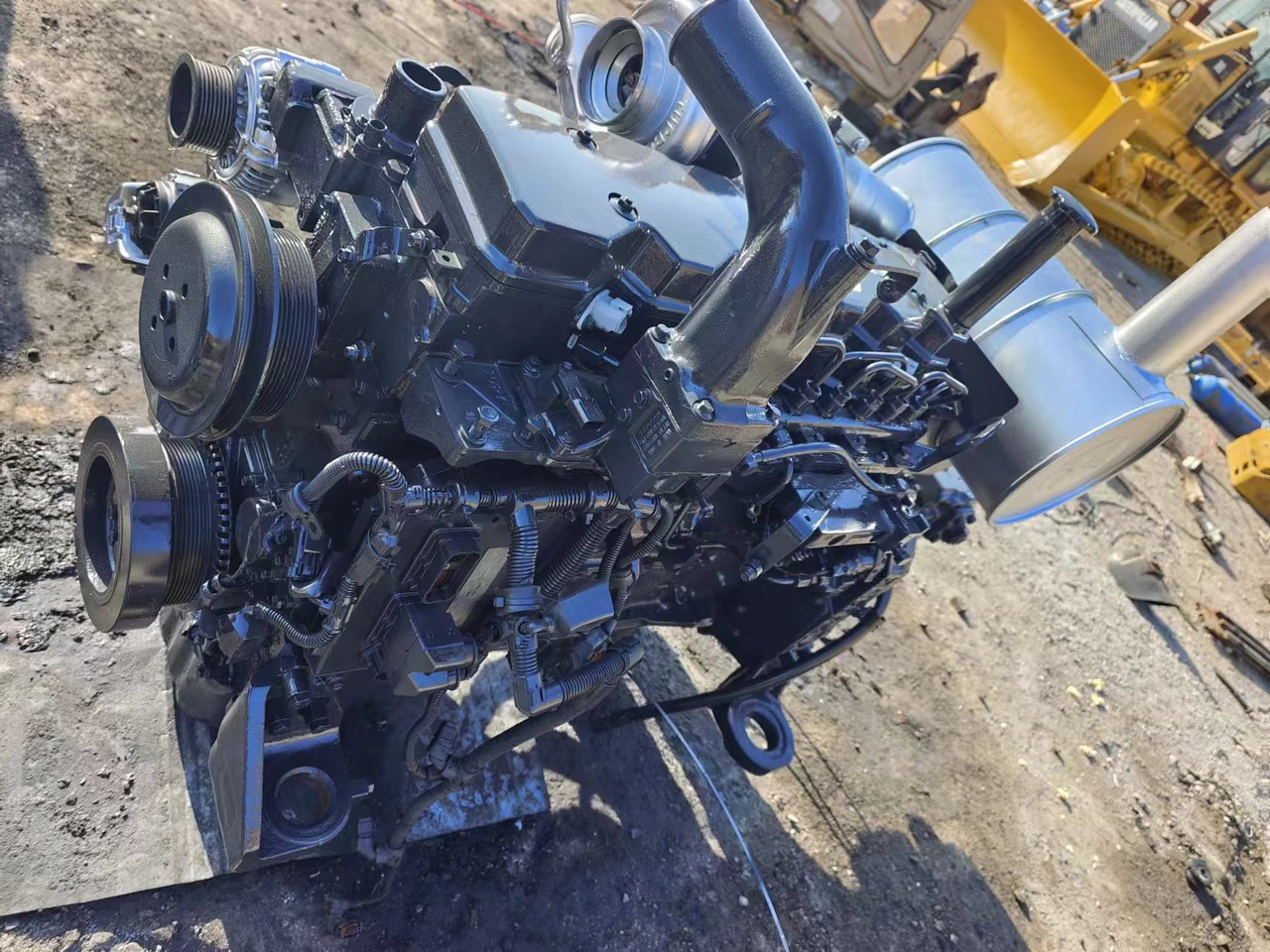 KOMATSU 6D107E-1 - Engine for Excavator: picture 1 KOMATSU 6D107E-1 - Engine for Excavator: picture 1