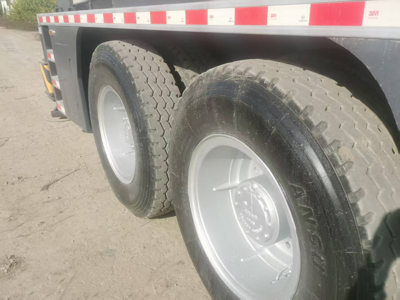 XCMG 70TONS - Crane truck: picture 3 XCMG 70TONS - Crane truck: picture 3