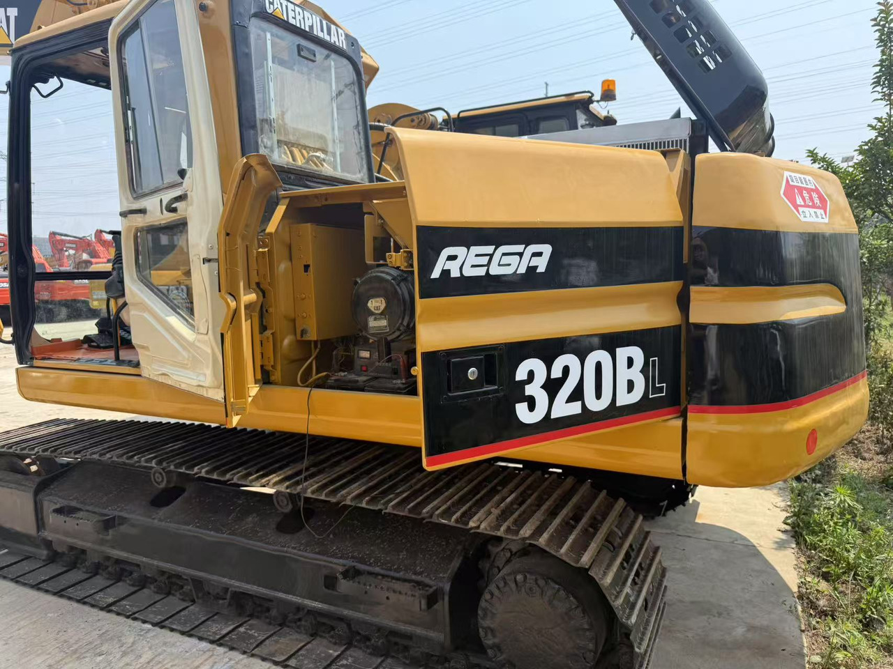 CATERPILLAR CRAWLER EXCAVATOR CAT 320B in Low Price for Hot Sale - Crawler excavator: picture 1 CATERPILLAR CRAWLER EXCAVATOR CAT 320B in Low Price for Hot Sale - Crawler excavator: picture 1