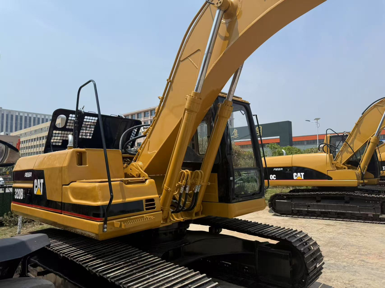 CATERPILLAR CRAWLER EXCAVATOR CAT 320B in Low Price for Hot Sale - Crawler excavator: picture 2 CATERPILLAR CRAWLER EXCAVATOR CAT 320B in Low Price for Hot Sale - Crawler excavator: picture 2