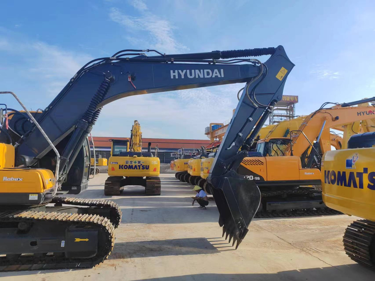 CRAWLER EXCAVATOR Hyundai 210lc-9 Excavator for Mining & Construction - Crawler excavator: picture 3 CRAWLER EXCAVATOR Hyundai 210lc-9 Excavator for Mining & Construction - Crawler excavator: picture 3
