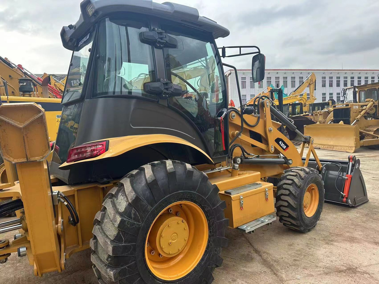 Used Backhoe High Quality CAT 420F - Backhoe loader: picture 4 Used Backhoe High Quality CAT 420F - Backhoe loader: picture 4