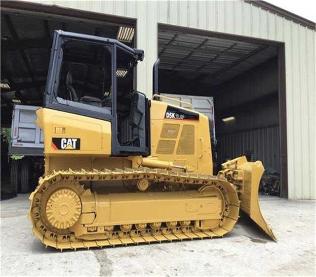 Used Cat D5k D5g D5 D5m D5h Crawler Bulldozer , CAT Bulldozer with Ripper , Original Cat Bulldozers - Bulldozer: picture 1 Used Cat D5k D5g D5 D5m D5h Crawler Bulldozer , CAT Bulldozer with Ripper , Original Cat Bulldozers - Bulldozer: picture 1