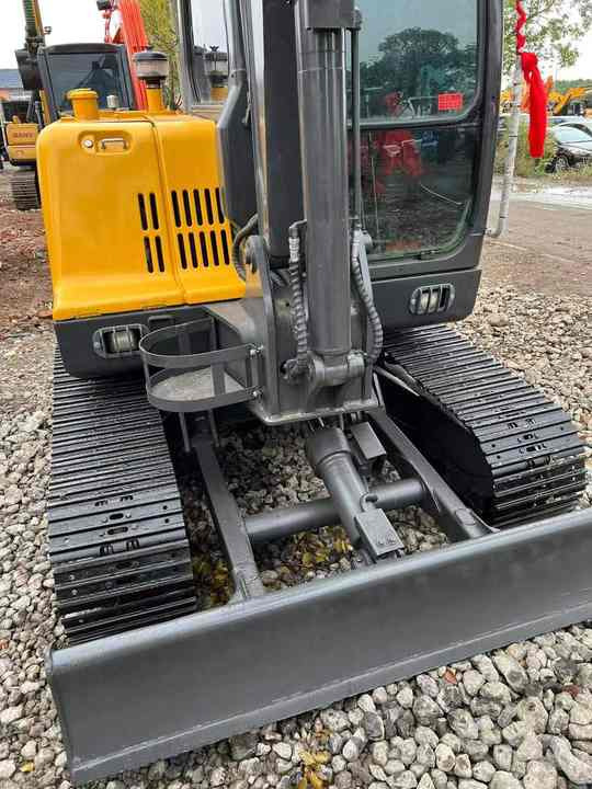 Used Digger VOLVO EC60 Construction Machinery Construction Digger Used VOLVO EC60 Cheap Excavator - Crawler excavator: picture 2 Used Digger VOLVO EC60 Construction Machinery Construction Digger Used VOLVO EC60 Cheap Excavator - Crawler excavator: picture 2