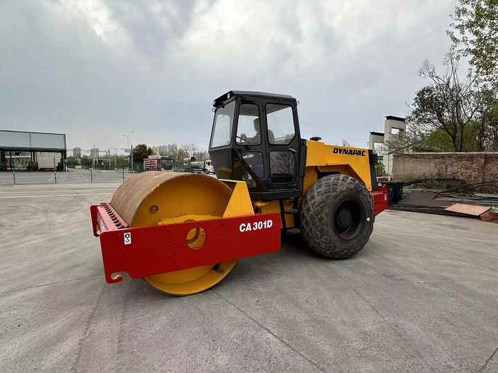 Used Dynapac CA301 Vibratory Roller with Less Working Time and Superior Performance Used Dynapac 251d/301D Roller for Sale - Road roller: picture 3 Used Dynapac CA301 Vibratory Roller with Less Working Time and Superior Performance Used Dynapac 251d/301D Roller for Sale - Road roller: picture 3